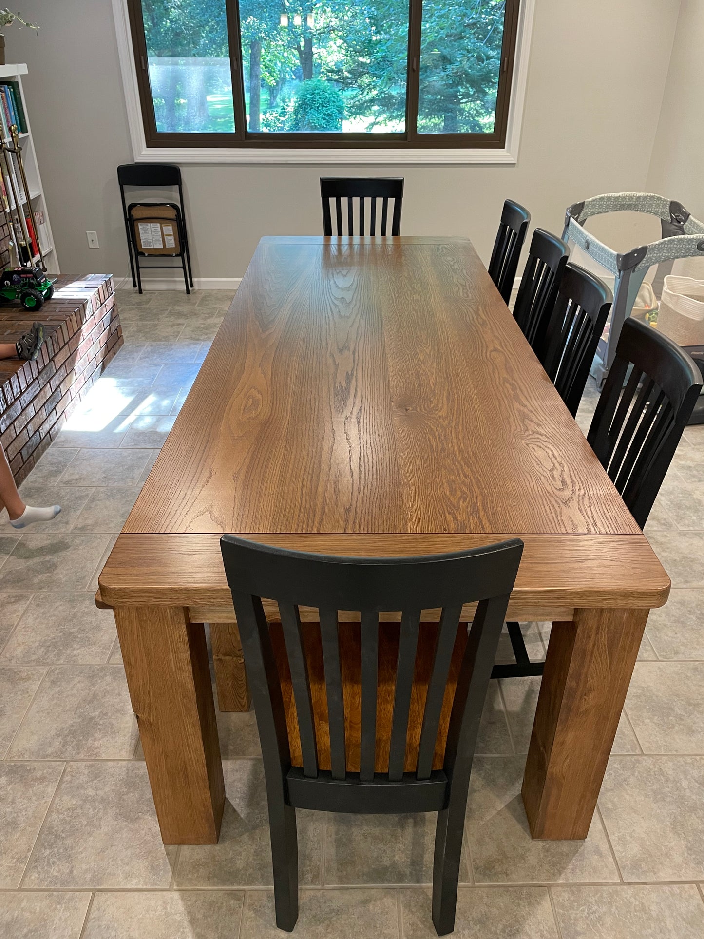 Leo Dining Table