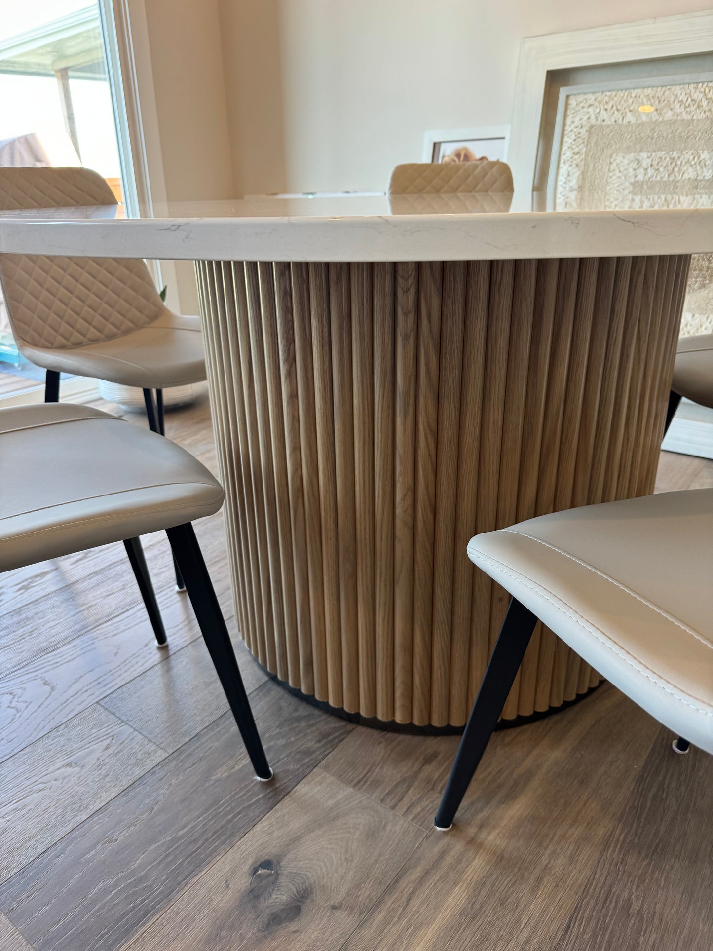 Teddy Pedestal Table