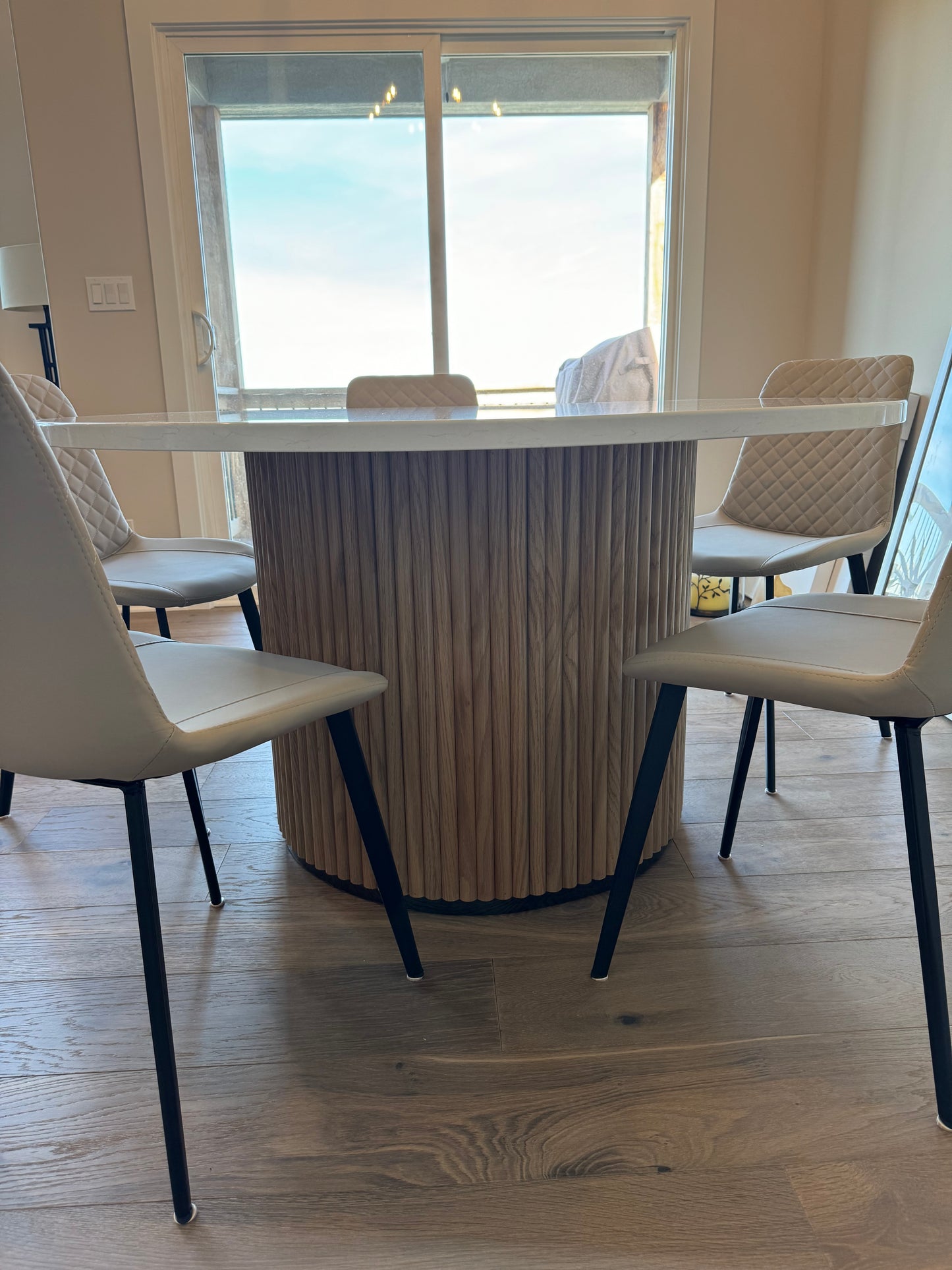 Teddy Pedestal Table