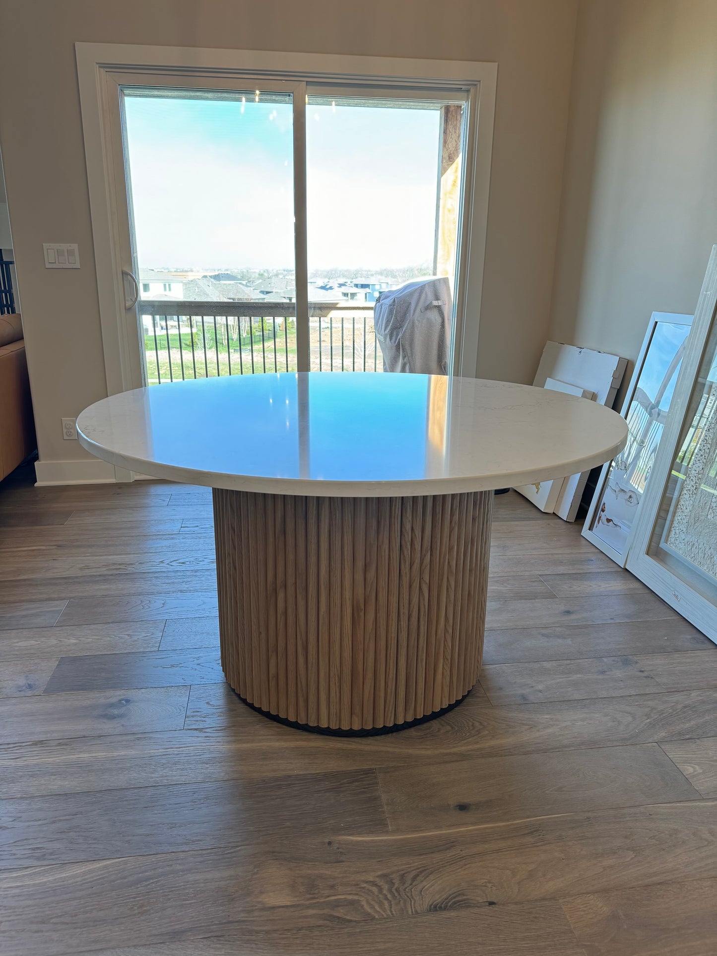 Teddy Pedestal Table
